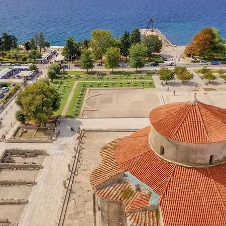 アパート Rea ***