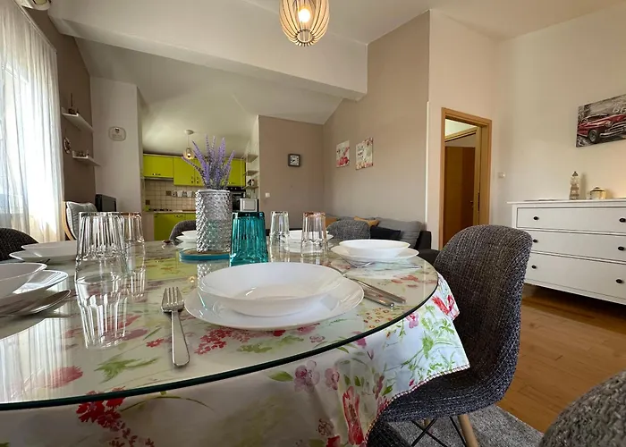 Apartament Rea *** *